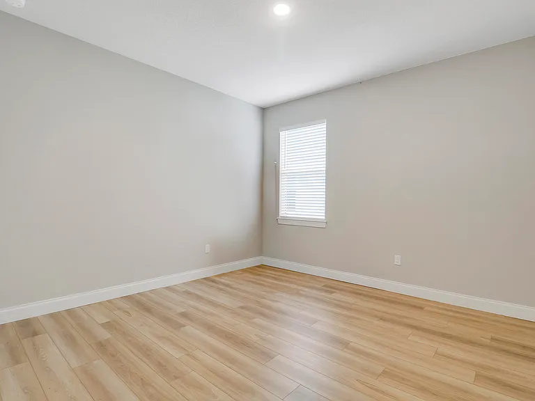 6545 NW Cloverdale Ave — Photo 12