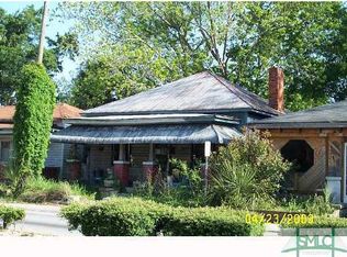924 W Victory Dr, Savannah, GA 31405