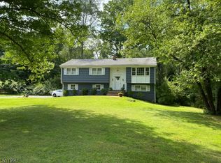 26 Coppergate Dr, Basking Ridge, NJ 07920