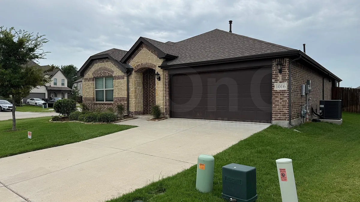 3 bed, 2.0 bath, 1678 sqft, $2,100 — Photo 3