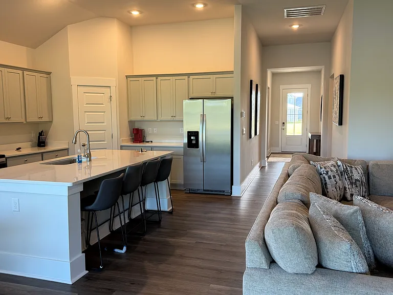 5093 Roundhead Dr — Photo 3