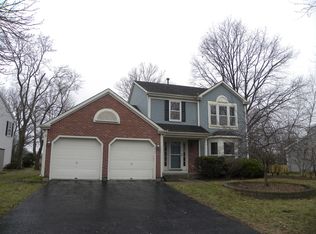 250 Pontiac Ln, Vernon Hills, IL