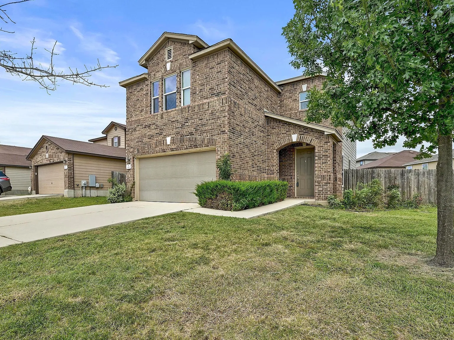 3 bed, 2.5 bath, 1964 sqft, $1,850 — Photo 2
