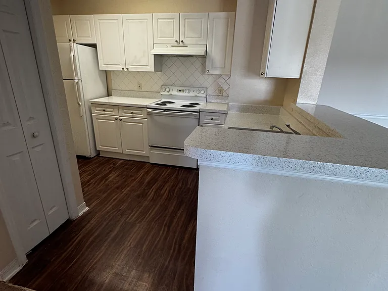 18001 Richmond Place Dr #1034 — Photo 5