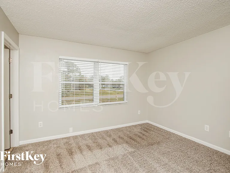 1327 Valencia St SE — Photo 8
