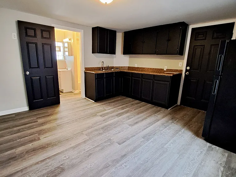 821 Herman Ave — Photo 6