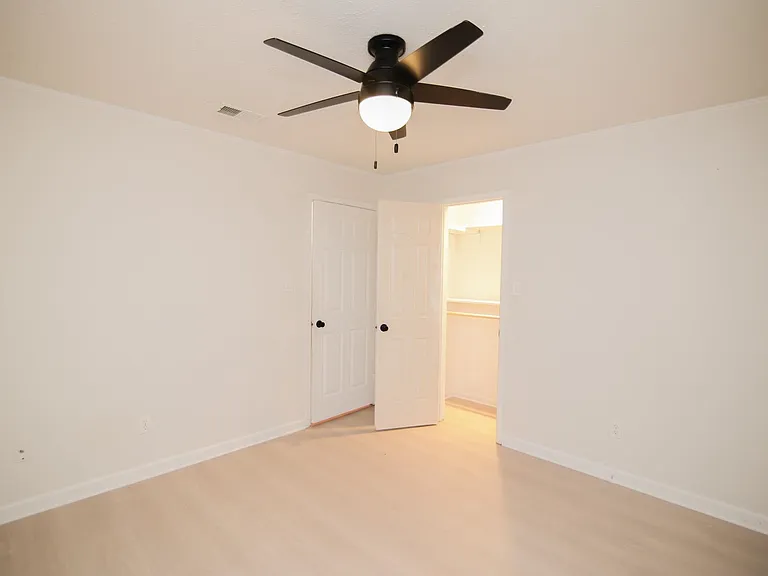 413 Woodway Ln — Photo 19