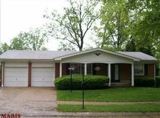 1252 Elkhart Dr, Saint Louis, MO 63135