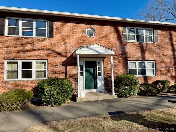 482 Oak Avenue APT 60, Cheshire, CT 06410