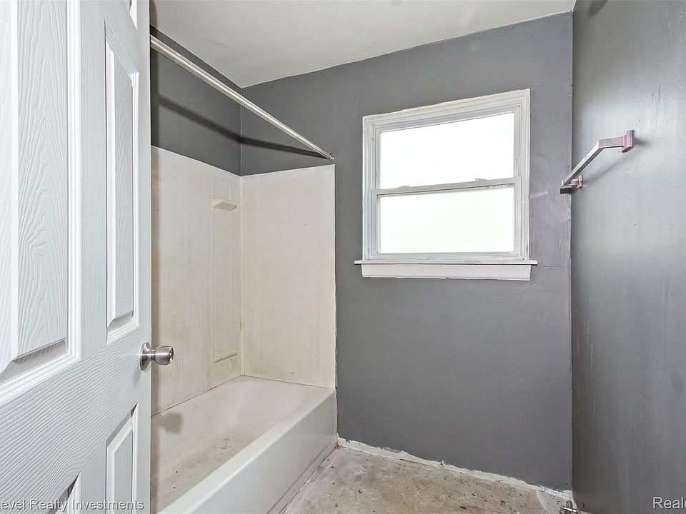 20400 Indiana St, photo 7