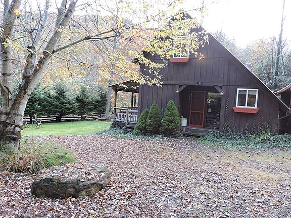 2nd image of 19 Hill Crest Ln