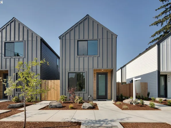 5823 SE Liebe St, Portland, OR 97206