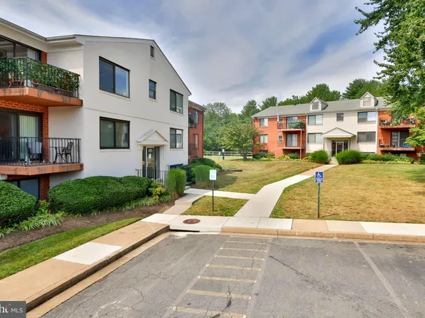 125 Clubhouse Dr SW Unit 8, Leesburg, VA 20175