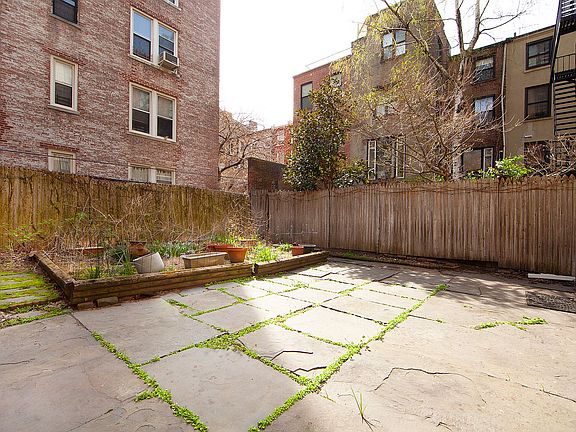 3rd image of 34 Livingston St APT 1