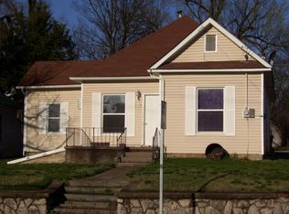 410 N College St, Neosho, MO 64850