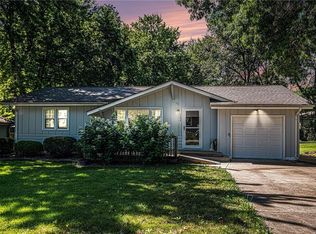 102 Avondale Ave, Liberty, MO 64068
