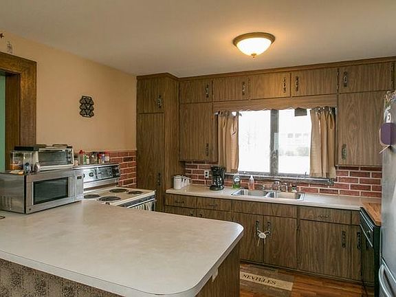 2nd image of 403 E Washington St