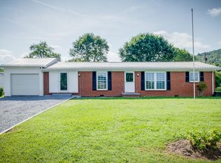 125 Unaka View Dr, Erwin, TN 37650