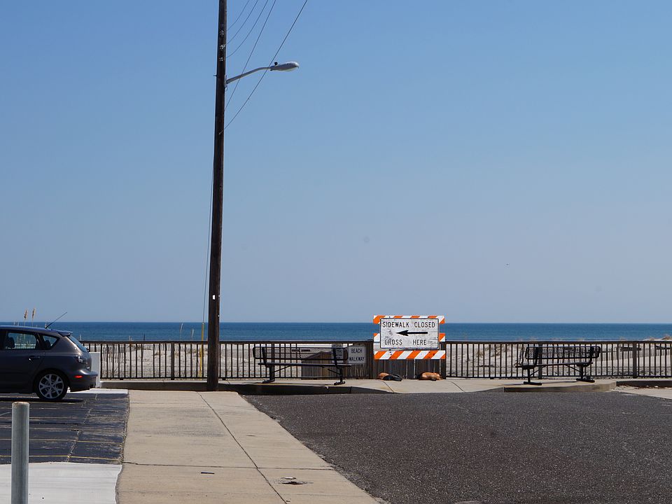 1st image of 419 E Monterey Ave #419