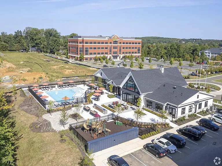Fieldside Grande Apartments & Townhomes — Photo 44