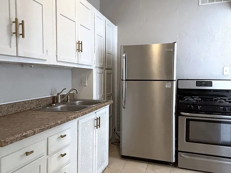 2525 Shelby St #4 — Photo 1