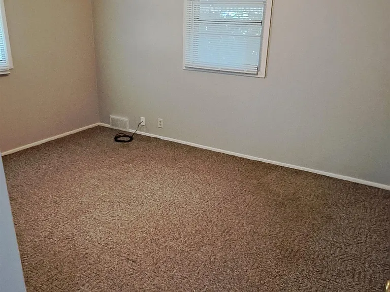 1214 S Saxby Ave — Photo 14