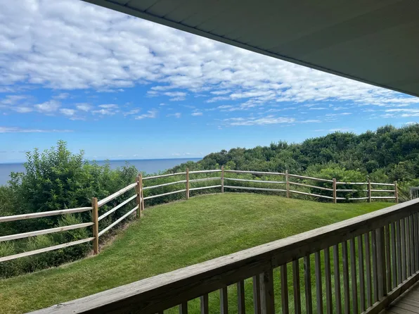 805 Bluffs Dr N, Baiting Hollow, NY 11933
