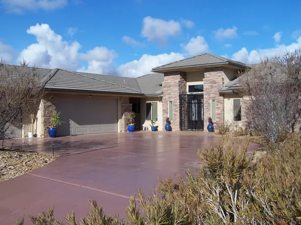 1067 E Silver Falls Dr, Washington, UT 84780