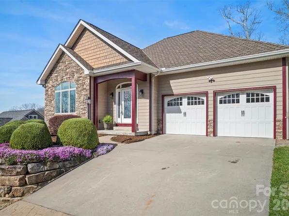 84 Deep Valley Ln, Hendersonville, NC 28791