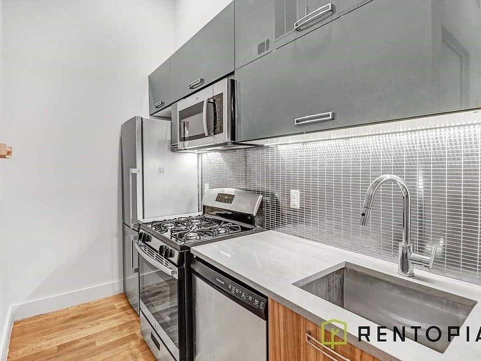 2nd image of 372 Kosciusko St #223
