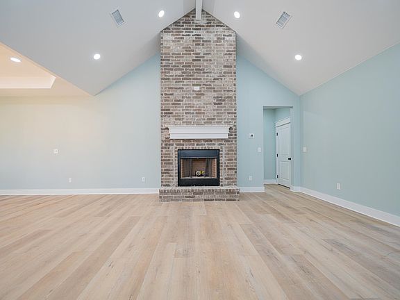 5th image of 603 Butane St