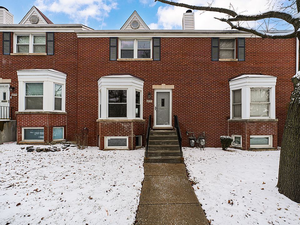 1st image of 1602 W 103rd St