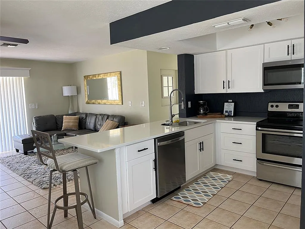 2 bed, 2.0 bath, 1089 sqft, $2,650 — Photo 2