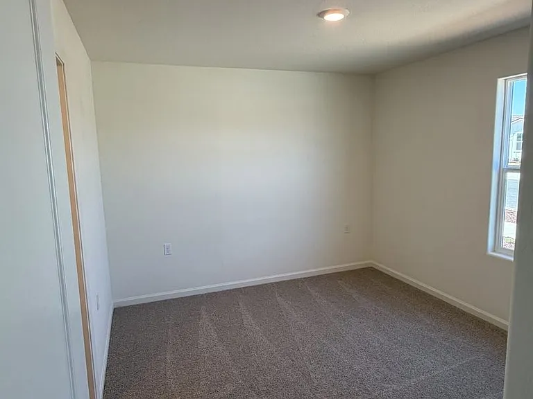 656 Skyler Ln — Photo 4