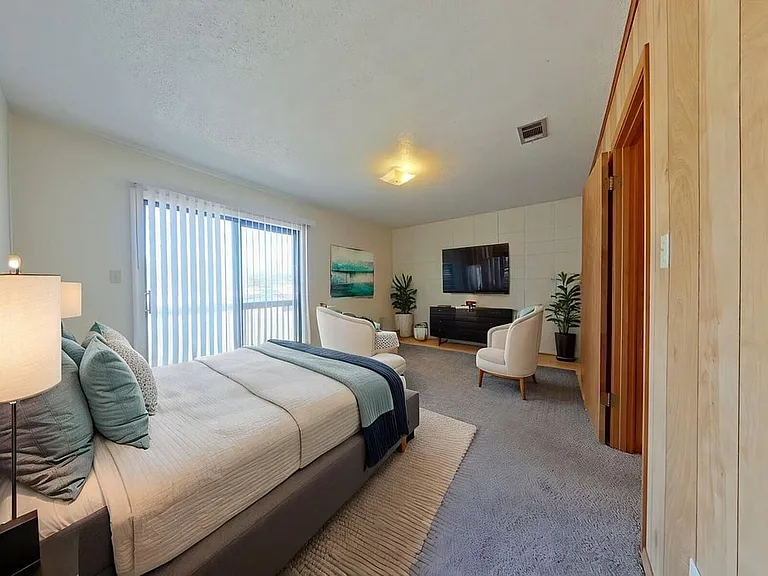 211 Tooke St #E — Photo 10