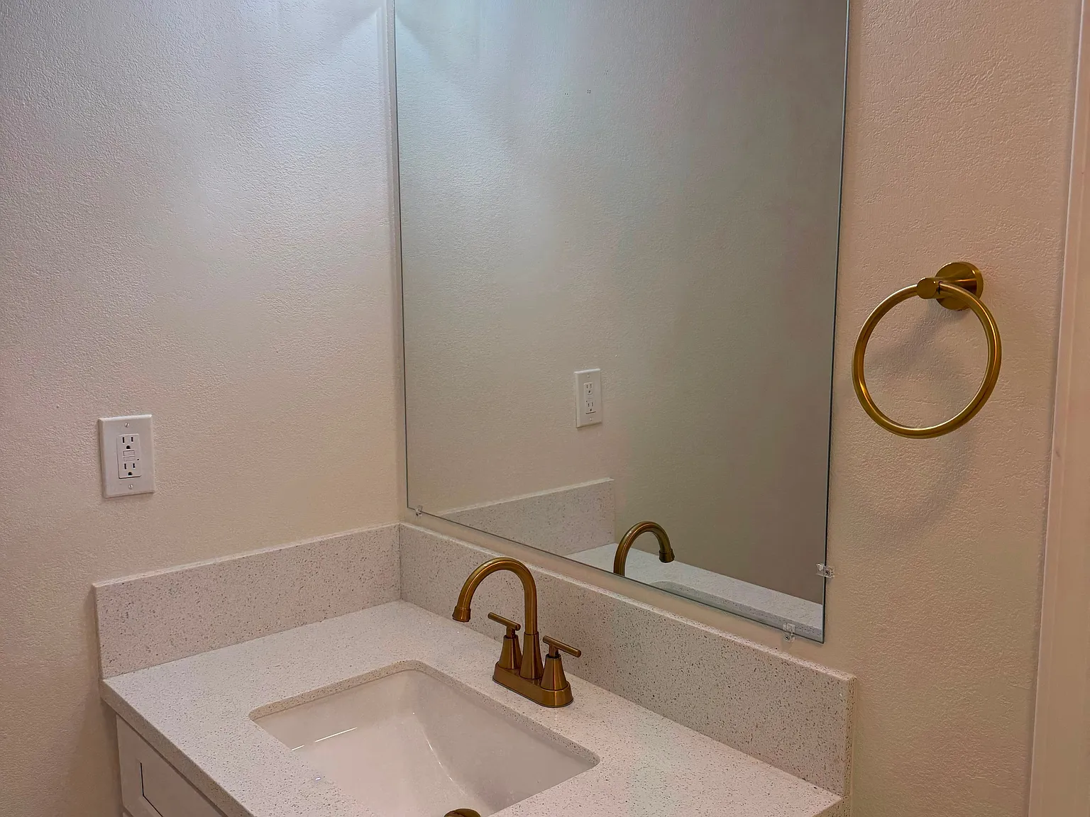 4 bed, 1457 sqft, $1,200 — Photo 3