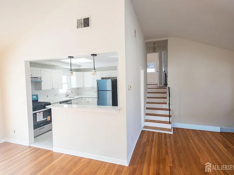 9 Bernath St — Photo 2