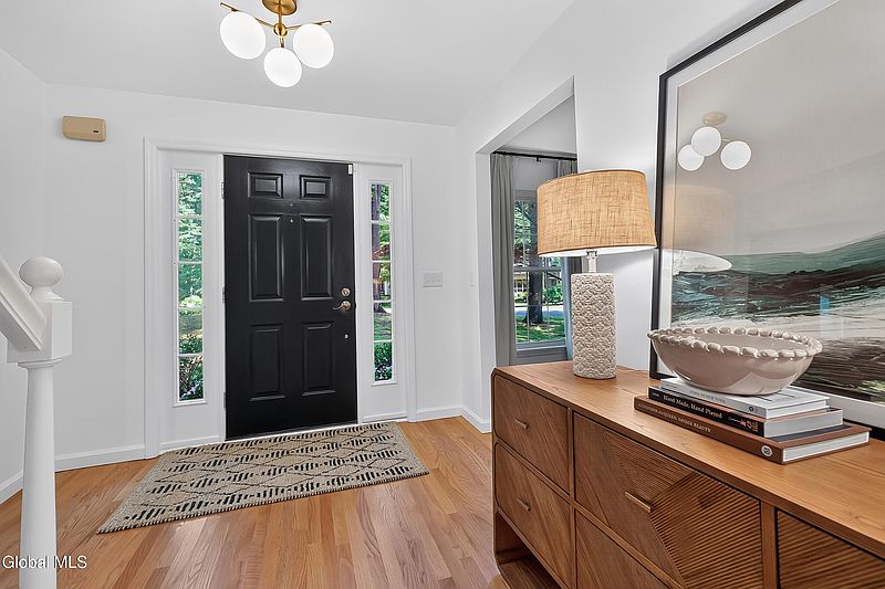 3rd image of 1 Birch Hill Court
