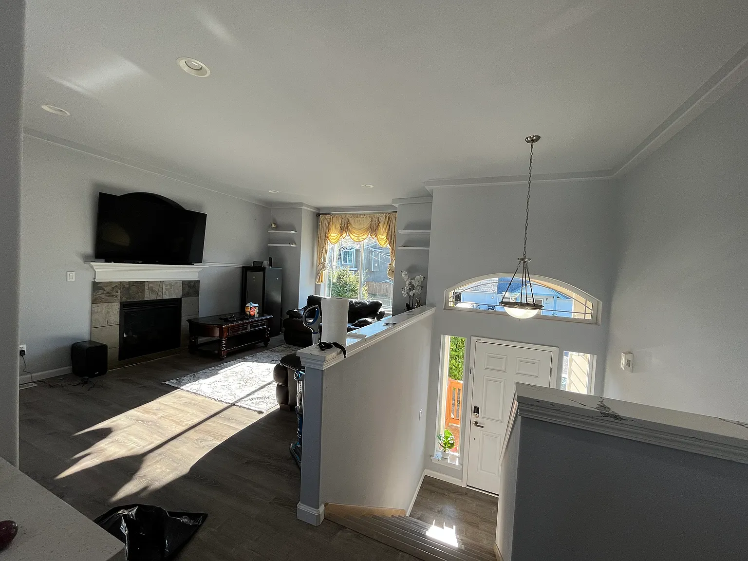5 bed, 2.5 bath, 2100 sqft, $3,995 — Photo 3