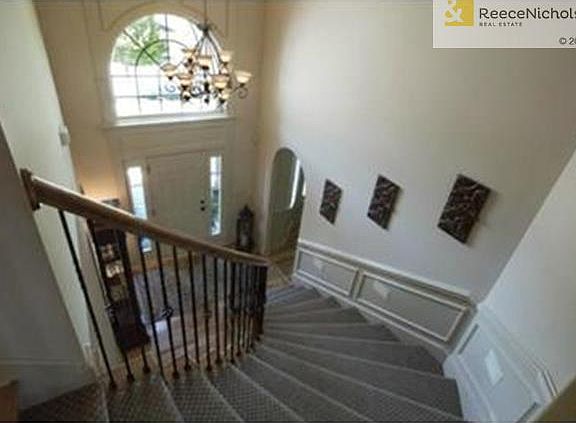 Circular staircase with wood end caps