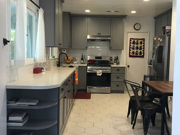 4415 Stewart Ave — Photo 2