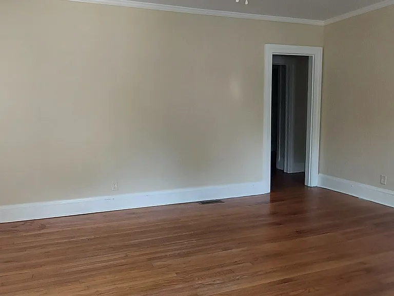 110 N Holly St — Photo 15