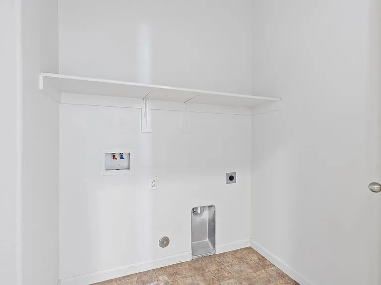 2260 Gallery Dr — Photo 14