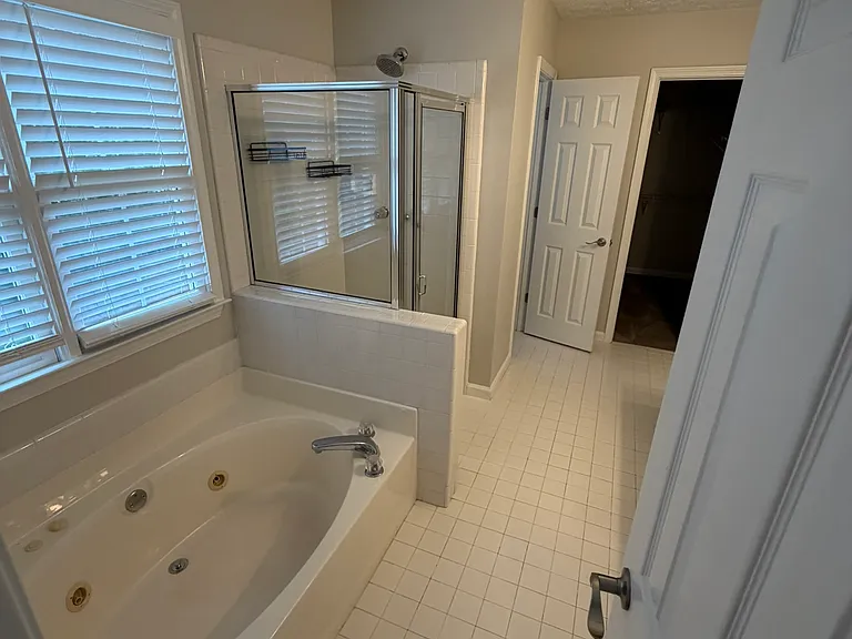 3929 Riverstone Dr — Photo 7