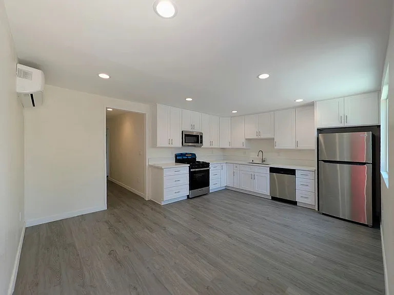 1575 Munson Ave #1/2 — Photo 5