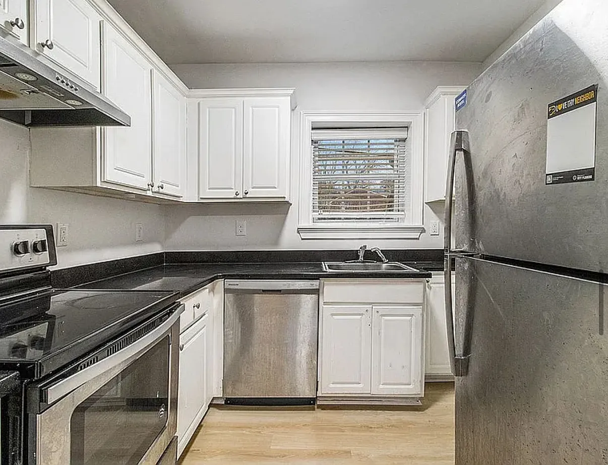 2 bed, 1000 sqft, $1,500 — Photo 3