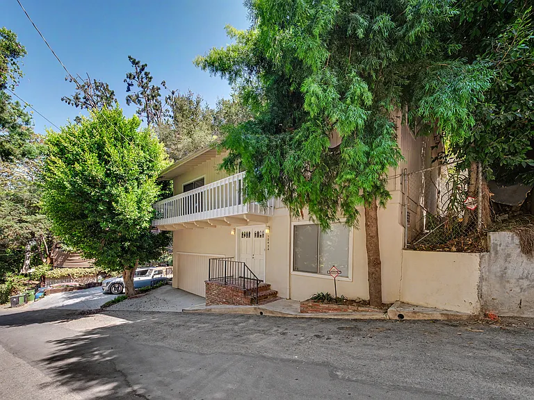 10424 Oletha Ln — Photo 2