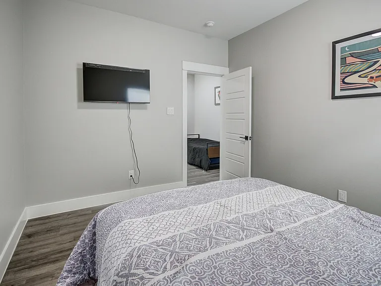 9305 Tower St — Photo 32