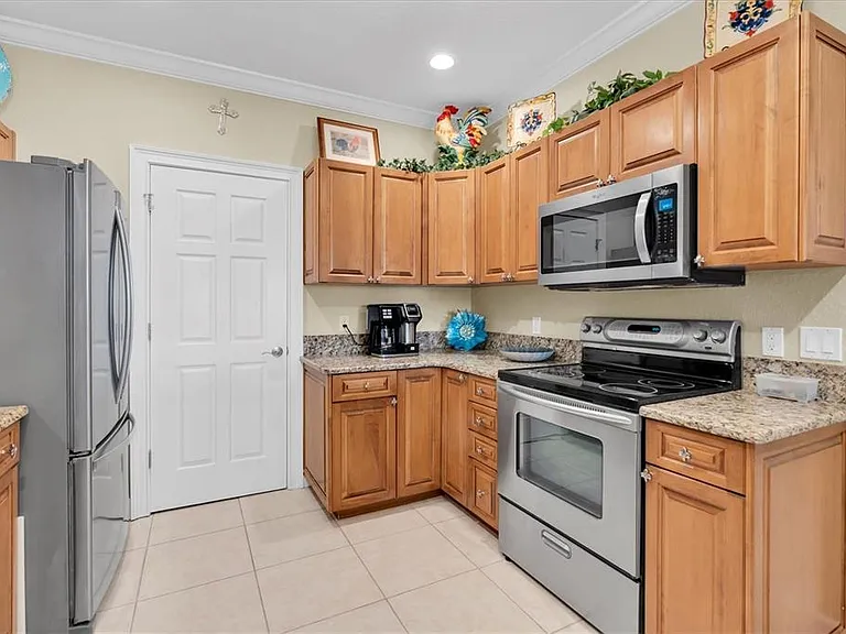 300 Capri Blvd #6 — Photo 14