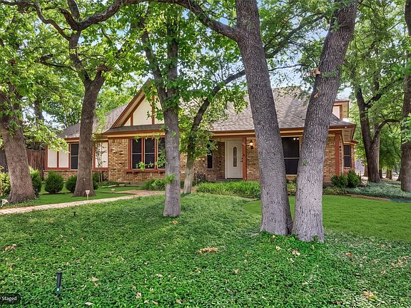 2nd image of 615 Country Green Ln
